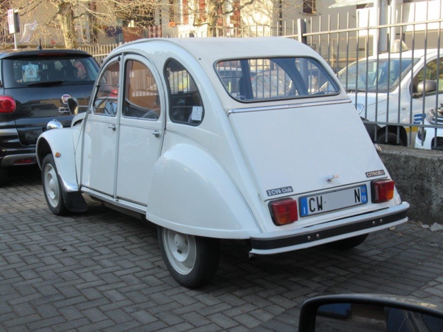 www.targhenere.net/gallery2/wp-content/uploads/2022/02/citroen_2cv_ata_tn5953.jpg