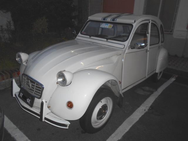 www.targhenere.net/gallery2/wp-content/uploads/2022/03/citroen_2cv_feb22_front_sx_blowup_tn14059.jpg