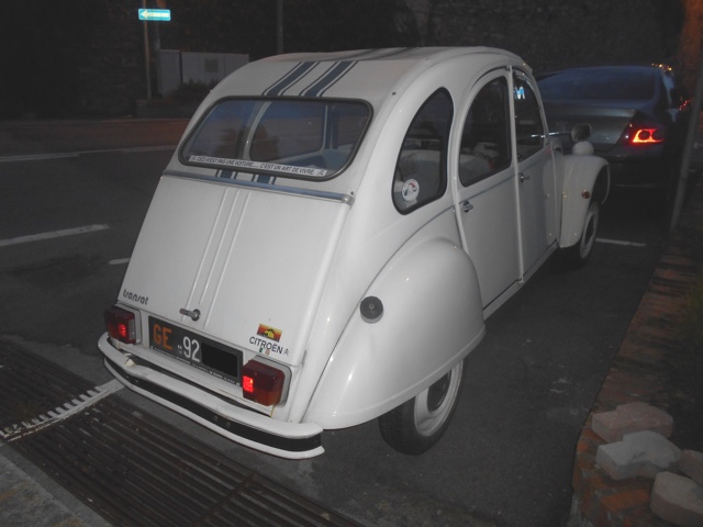 www.targhenere.net/gallery2/wp-content/uploads/2022/03/citroen_2cv_feb22_retro_dx_blowup_tn14059.jpg