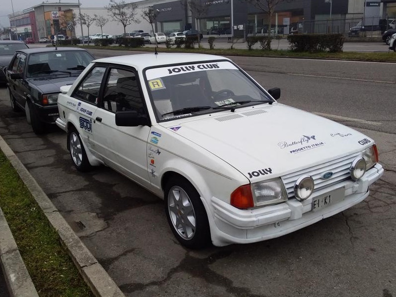 www.targhenere.net/gallery2/wp-content/uploads/2022/03/ford_escort_xr3_1984_1989_2.jpg