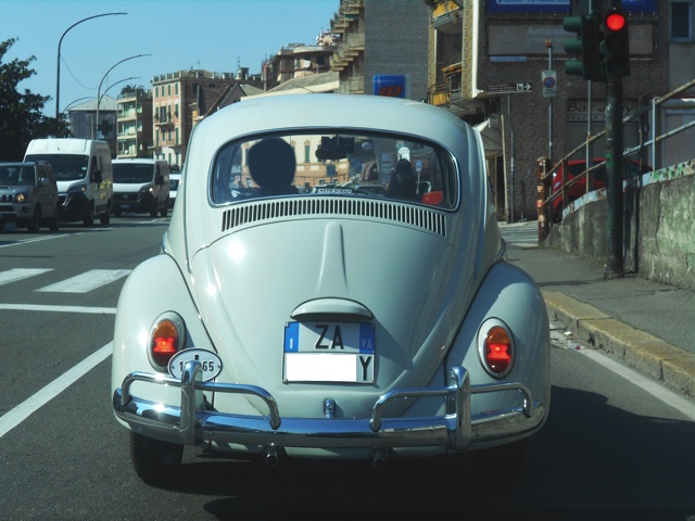 www.targhenere.net/gallery2/wp-content/uploads/2022/03/vw_maggiolino_mar22_retro_blowup_tn60382.jpg