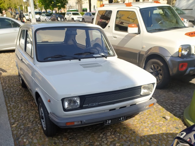 www.targhenere.net/gallery2/wp-content/uploads/2022/04/fiat127_s4_tn65319_01.jpg