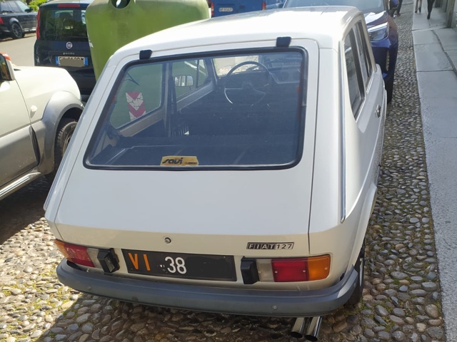 www.targhenere.net/gallery2/wp-content/uploads/2022/04/fiat127_s4_tn65319_02.jpg