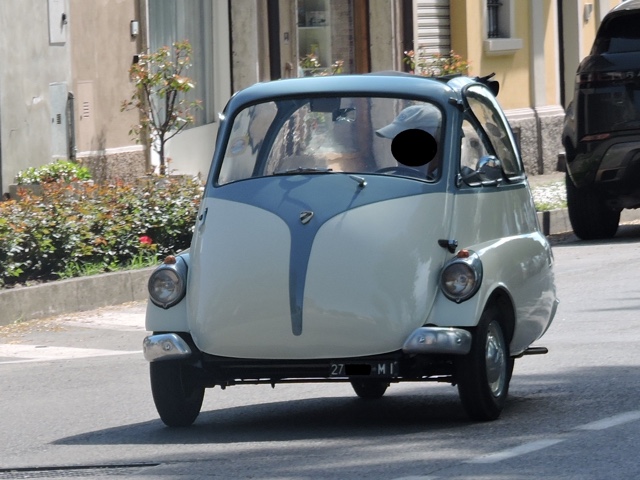 www.targhenere.net/gallery2/wp-content/uploads/2022/04/iso_rivolta_isetta_apr22_front_blowup_tn63258.jpg