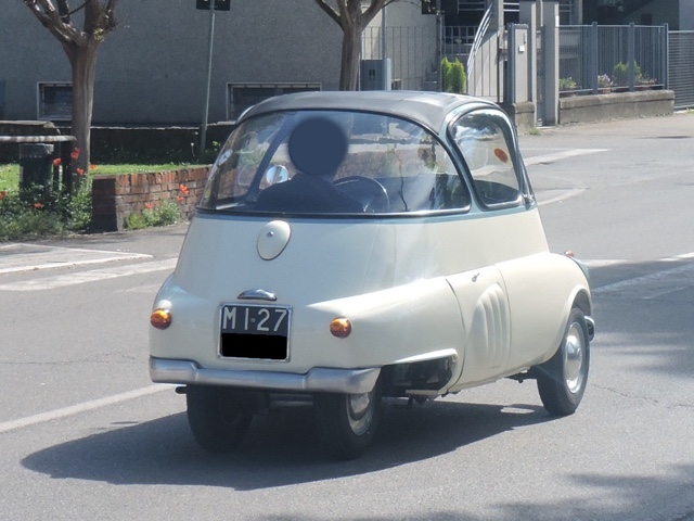 www.targhenere.net/gallery2/wp-content/uploads/2022/04/iso_rivolta_isetta_apr22_retro_blowup_tn63258.jpg