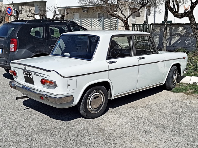 www.targhenere.net/gallery2/wp-content/uploads/2022/04/lancia_fulvia_prima_serie_1963_4.jpg