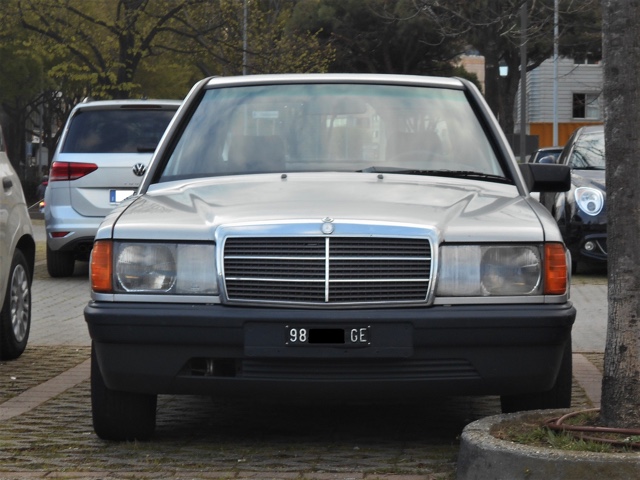 www.targhenere.net/gallery2/wp-content/uploads/2022/04/mercedes_w201_190_apr22_front_blowup_tn15668.jpg