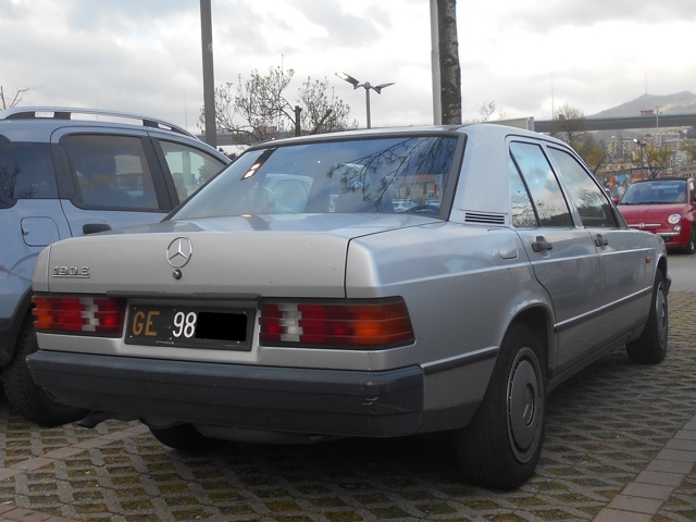 www.targhenere.net/gallery2/wp-content/uploads/2022/04/mercedes_w201_190_apr22_retro_blowup_tn15668.jpg