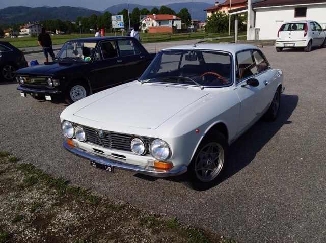 www.targhenere.net/gallery2/wp-content/uploads/2022/05/alfa_romeo_giulia_gt_1300_junior_1976_2.jpg