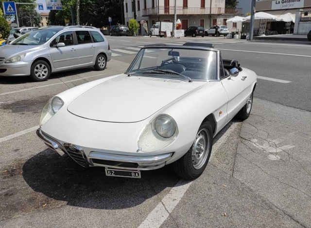 www.targhenere.net/gallery2/wp-content/uploads/2022/05/alfa_romeo_spider_1600_1967_1980_2.jpg