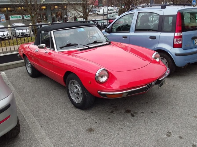 www.targhenere.net/gallery2/wp-content/uploads/2022/05/alfa_romeo_spider_1600_1982_2.jpg