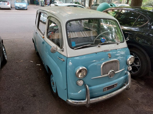 www.targhenere.net/gallery2/wp-content/uploads/2022/05/fiat600multipla_bue_tn63097_01.jpg
