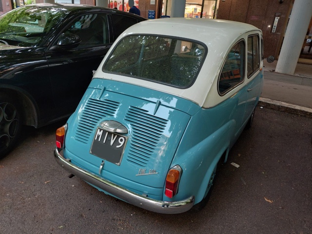 www.targhenere.net/gallery2/wp-content/uploads/2022/05/fiat600multipla_bue_tn63097_02.jpg