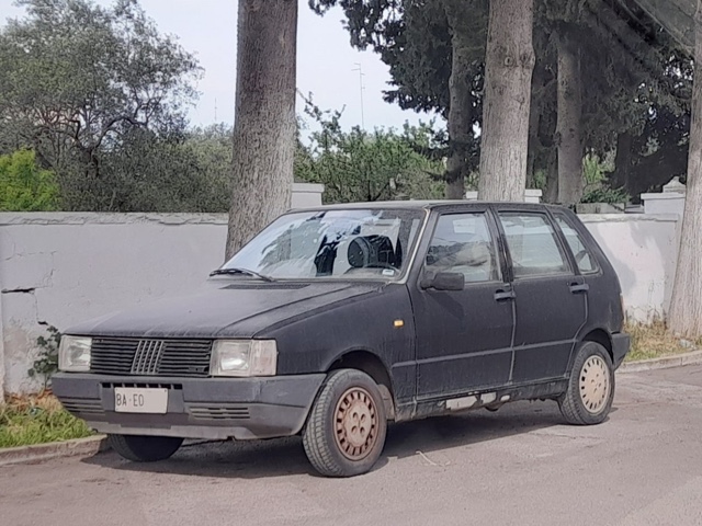 www.targhenere.net/gallery2/wp-content/uploads/2022/05/fiat_uno_i_5p_60_sl_tonymura_tn57293.jpg