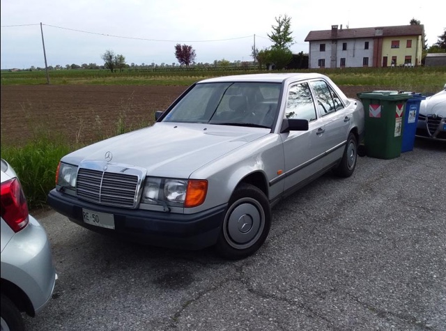 www.targhenere.net/gallery2/wp-content/uploads/2022/05/mercedes_benz_200_e_1986.jpg