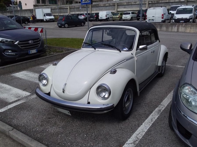 www.targhenere.net/gallery2/wp-content/uploads/2022/05/volkswagen_maggiolone_cabriolet_1300_1972_za_2.jpg