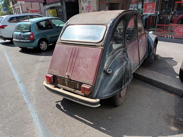 www.targhenere.net/gallery2/wp-content/uploads/2022/07/citroen2cv_blackboxes_tn5111_02.jpg