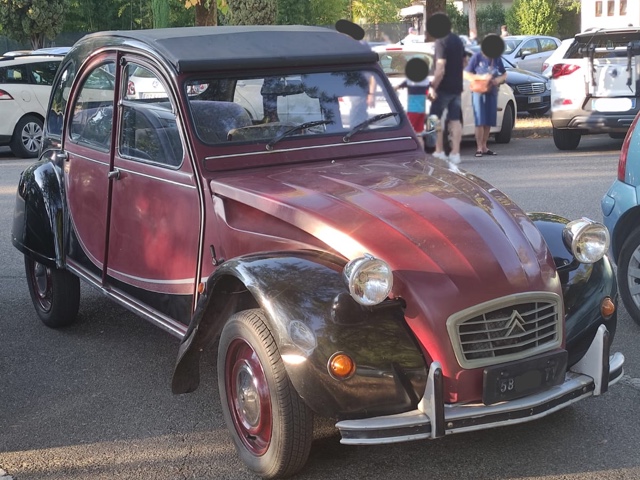 www.targhenere.net/gallery2/wp-content/uploads/2022/07/citroen2cvneimant.jpg