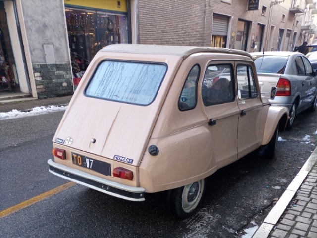 www.targhenere.net/gallery2/wp-content/uploads/2022/07/citroen_dyane_1983_alfa33_tn18328.jpg