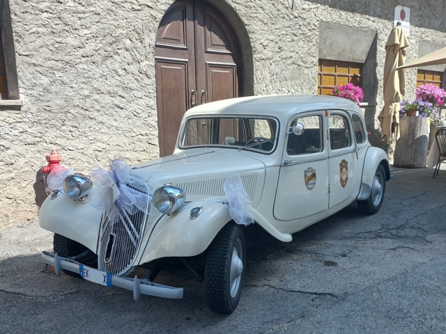 www.targhenere.net/gallery2/wp-content/uploads/2022/07/citroen_traction_avant_2.jpg