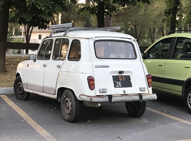 www.targhenere.net/gallery2/wp-content/uploads/2022/07/renault4-si26_devisdl_tn62544.jpg