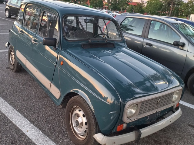 www.targhenere.net/gallery2/wp-content/uploads/2022/07/renault_4_2_argiuliasuper_tn58582.jpg