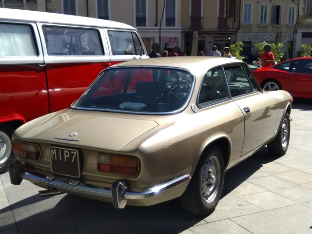 www.targhenere.net/gallery2/wp-content/uploads/2022/09/alfaromeo2000gtv_markino_tn55670_01.jpg