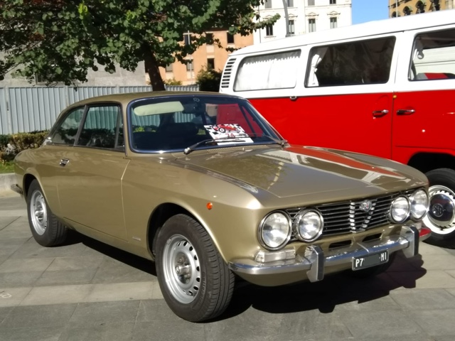www.targhenere.net/gallery2/wp-content/uploads/2022/09/alfaromeo2000gtv_markino_tn55670_02.jpg