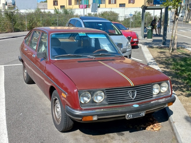www.targhenere.net/gallery2/wp-content/uploads/2022/09/lancia_beta_2_argiuliasuper_tn65823.jpg