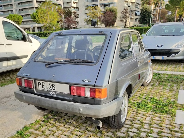 www.targhenere.net/gallery2/wp-content/uploads/2022/10/fiat127svalvolato20221029_tn57383.jpg