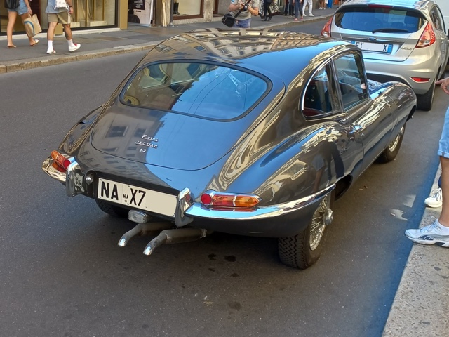 www.targhenere.net/gallery2/wp-content/uploads/2022/10/jaguar_e_type_1_argiuliasuper_tn69183.jpg