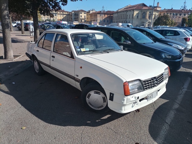 www.targhenere.net/gallery2/wp-content/uploads/2022/10/opel_ascona_13_1985_1.jpg