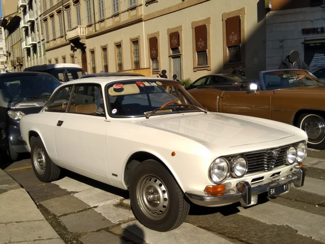 www.targhenere.net/gallery2/wp-content/uploads/2022/11/alfaromeo2000gtv_markino_tn6801_01.jpg