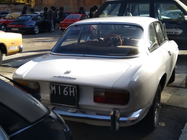 www.targhenere.net/gallery2/wp-content/uploads/2022/11/alfaromeo2000gtv_markino_tn6801_02.jpg