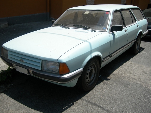 www.targhenere.net/gallery2/wp-content/uploads/2022/11/ford_granada_23_gl_sw_lug_07_front_blowup2007_tn69619.jpg