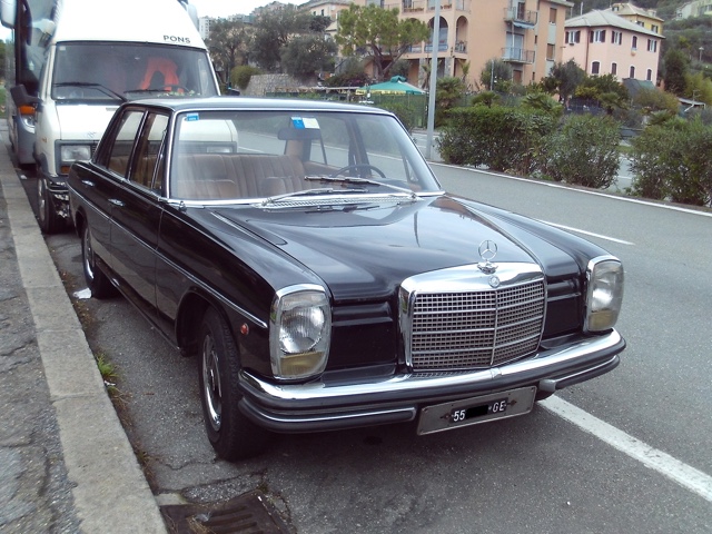 www.targhenere.net/gallery2/wp-content/uploads/2022/11/mercedes_w114_250_nov_22_front.jpg