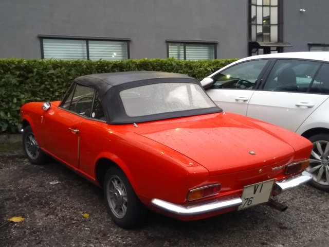 www.targhenere.net/gallery2/wp-content/uploads/2022/12/fiat124spider_markino_tn30224.jpg