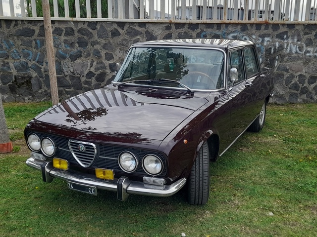 www.targhenere.net/gallery2/wp-content/uploads/2023/01/alfa_romeo_2000_berlina_tonymura.jpg