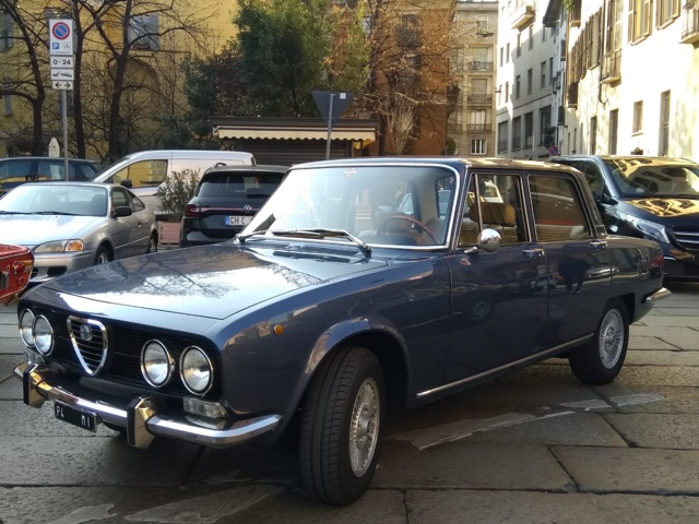 www.targhenere.net/gallery2/wp-content/uploads/2023/01/alfaromeo2000_markino_tn53766_02.jpg