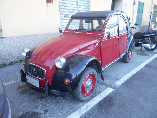 www.targhenere.net/gallery2/wp-content/uploads/2023/01/citroen_2cv_feb22_front.jpg