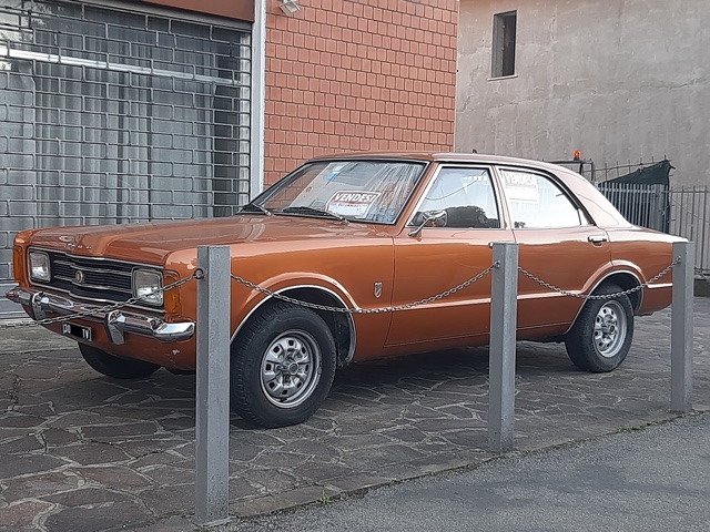 www.targhenere.net/gallery2/wp-content/uploads/2023/02/ford_taunus_fronte.jpg