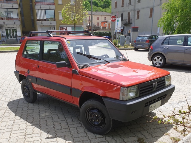 www.targhenere.net/gallery2/wp-content/uploads/2023/03/395_1989_fiat_panda_1000_4x4.jpg