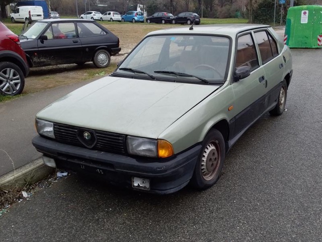 www.targhenere.net/gallery2/wp-content/uploads/2023/03/alfa_romeo_33_quadrifoglio_oro_15_1984_2_deltago_tn14040.jpg