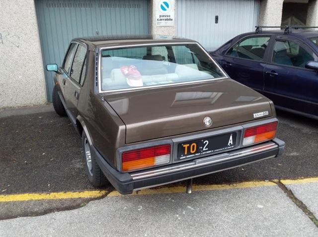www.targhenere.net/gallery2/wp-content/uploads/2023/03/alfa_romeo_alfetta_20_1984_2.jpg