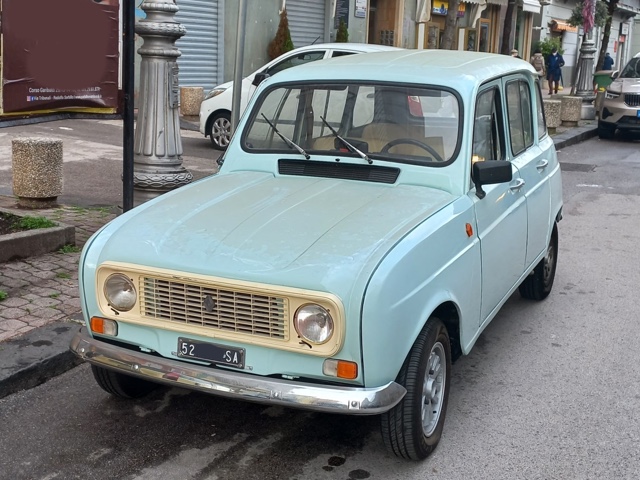 www.targhenere.net/gallery2/wp-content/uploads/2023/04/renault_4_tl_2_2_argiuliasuper_tn63850.jpg