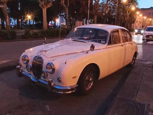 www.targhenere.net/gallery2/wp-content/uploads/2023/05/jaguar_mkii_3.jpg
