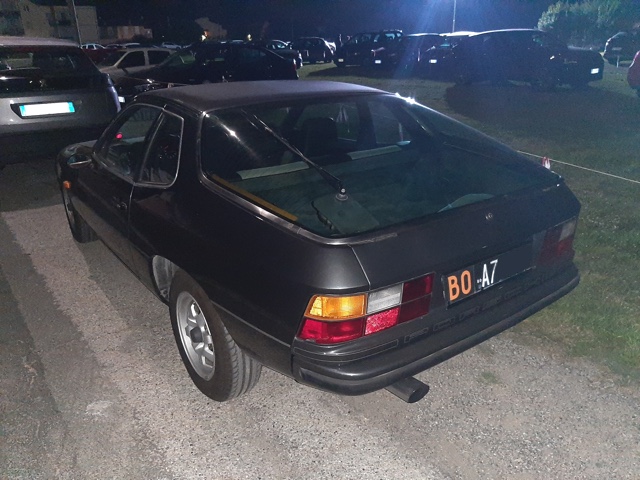 www.targhenere.net/gallery2/wp-content/uploads/2023/05/porsche_924_retro_oinotna_yn72017.jpg