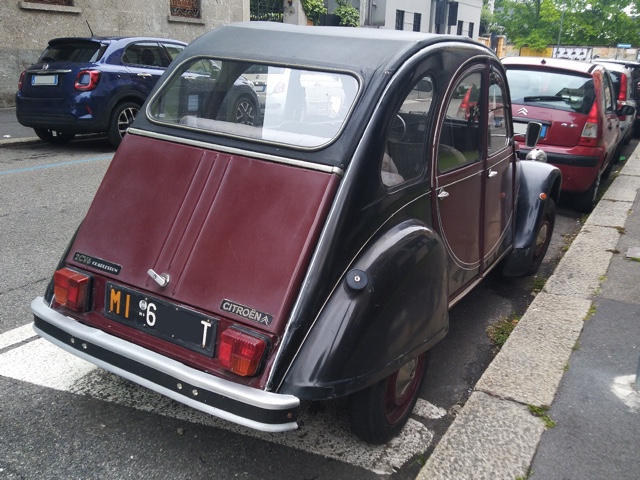 www.targhenere.net/gallery2/wp-content/uploads/2023/06/citroen_2cv6_charleston_f01_cr3_tanteuno_tn7058.jpg