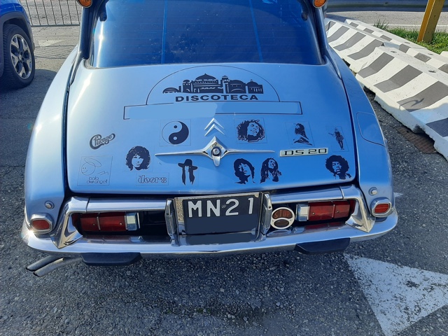 www.targhenere.net/gallery2/wp-content/uploads/2023/06/citroen_ds_oinotna_baule.jpg