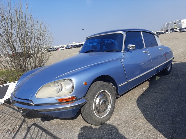 www.targhenere.net/gallery2/wp-content/uploads/2023/06/citroen_ds_oinotna_fronte.jpg